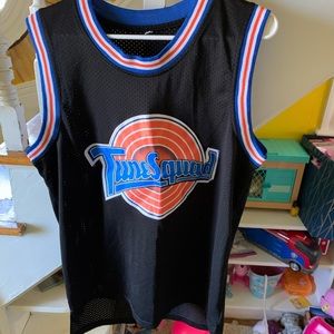 Lola Tune Squad jersey M